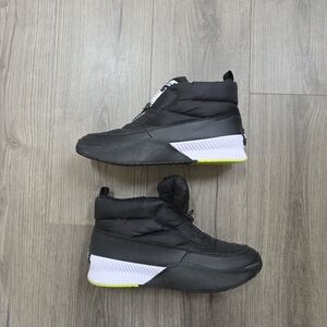 Sorel Out And About Snow Shoes Womens Size 11